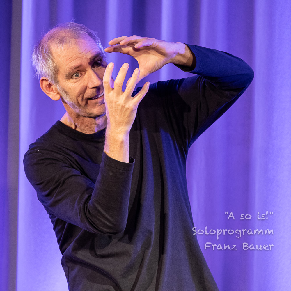 Das Symbol der Erdkugel war ein wiederkehrendes Element.