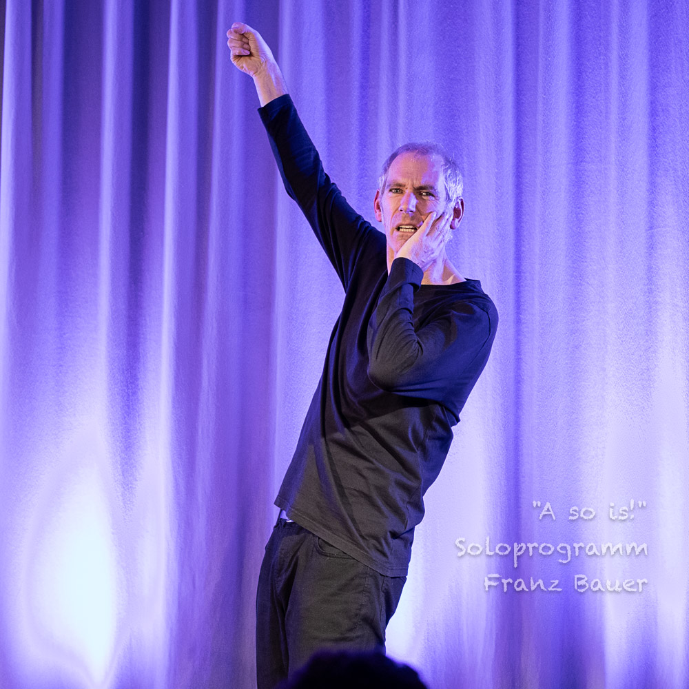 Witzig war das pantomimische Spiel mit der Überlegung, wenn wir heute einen Dino als Haustier hätten.