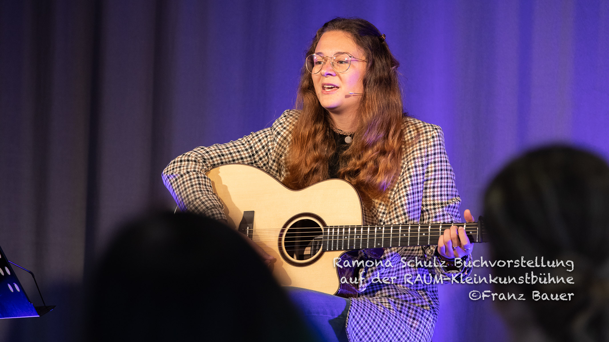 ... im Wechsel mit eigenen Liedern.